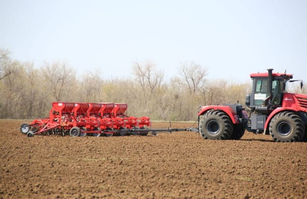 The Russian Army Is at War With Tractors and Combine Harvesters in Ukraine