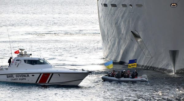 Protesters in a Small Boat Tried to Block Roman Abramovich’s Superyacht From Docking in Turkey